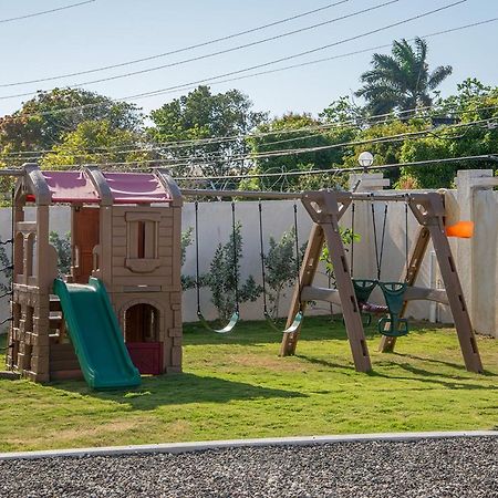 Family Complex Beside Beach W/Pool Montego Bay #1 Εξωτερικό φωτογραφία