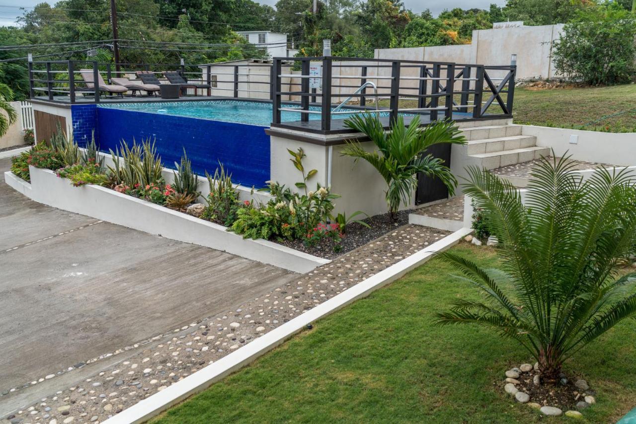 Family Complex Beside Beach W/Pool Montego Bay #1 Εξωτερικό φωτογραφία