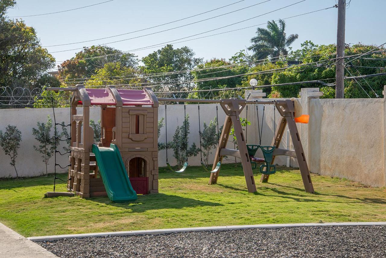 Family Complex Beside Beach W/Pool Montego Bay #1 Εξωτερικό φωτογραφία
