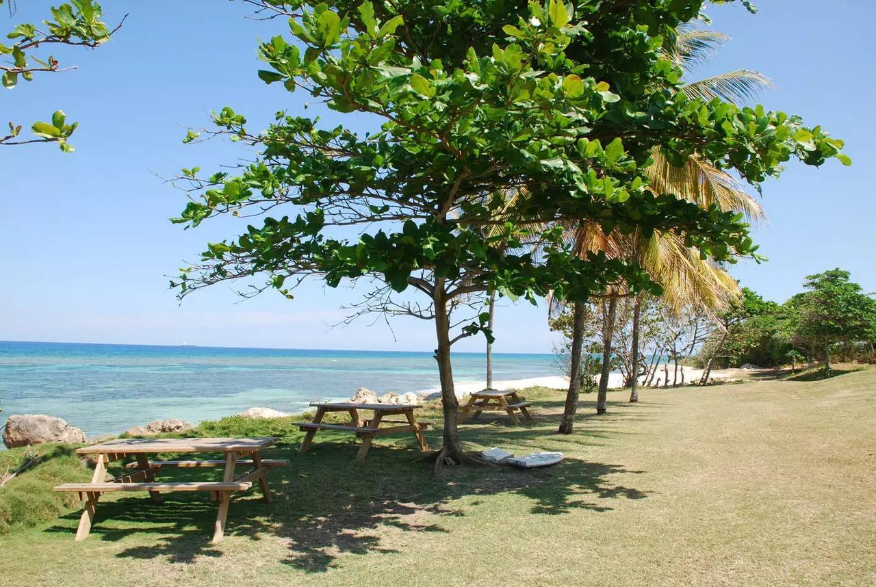 Family Complex Beside Beach W/Pool Montego Bay #1 Εξωτερικό φωτογραφία