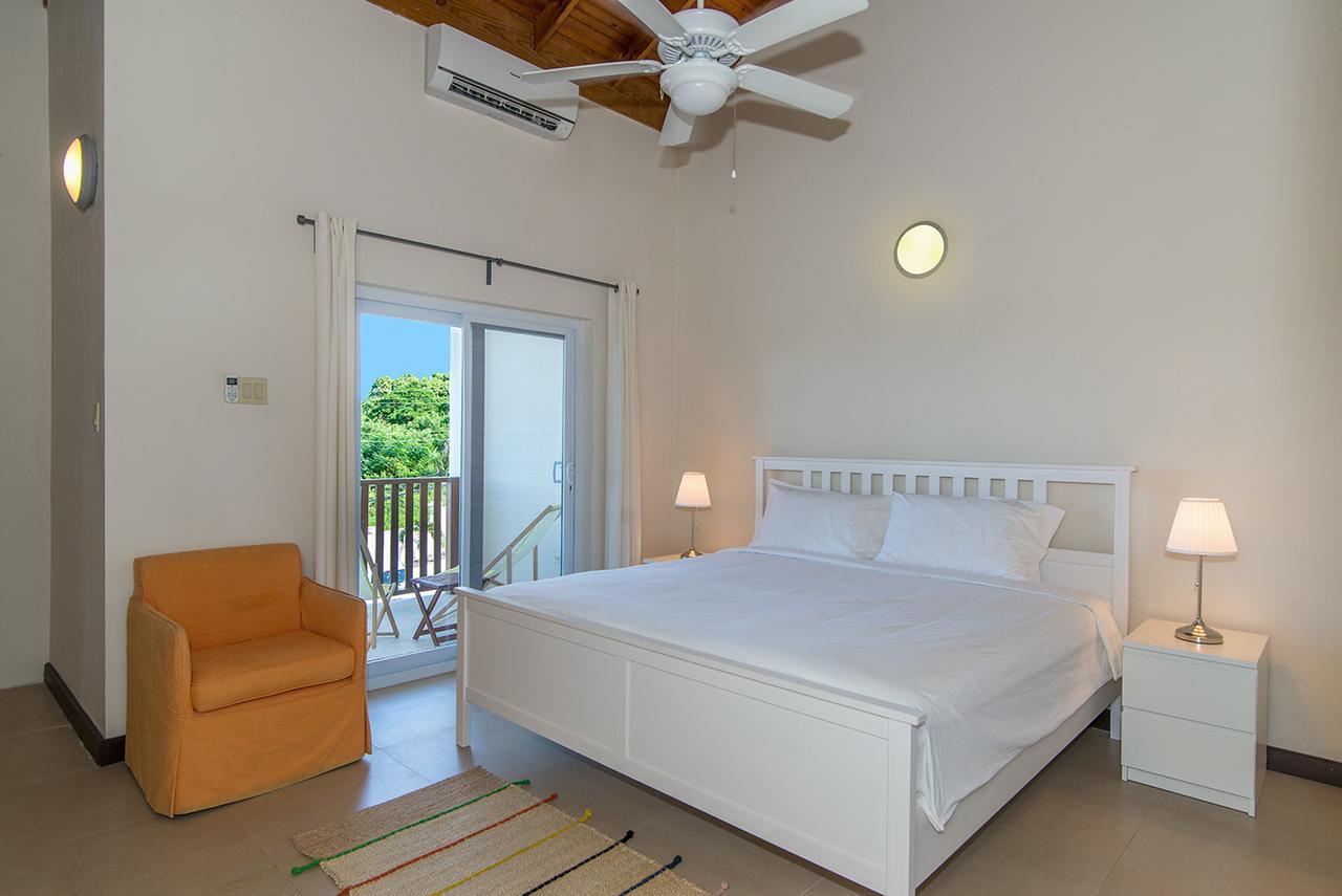 Family Complex Beside Beach W/Pool Montego Bay #1 Εξωτερικό φωτογραφία